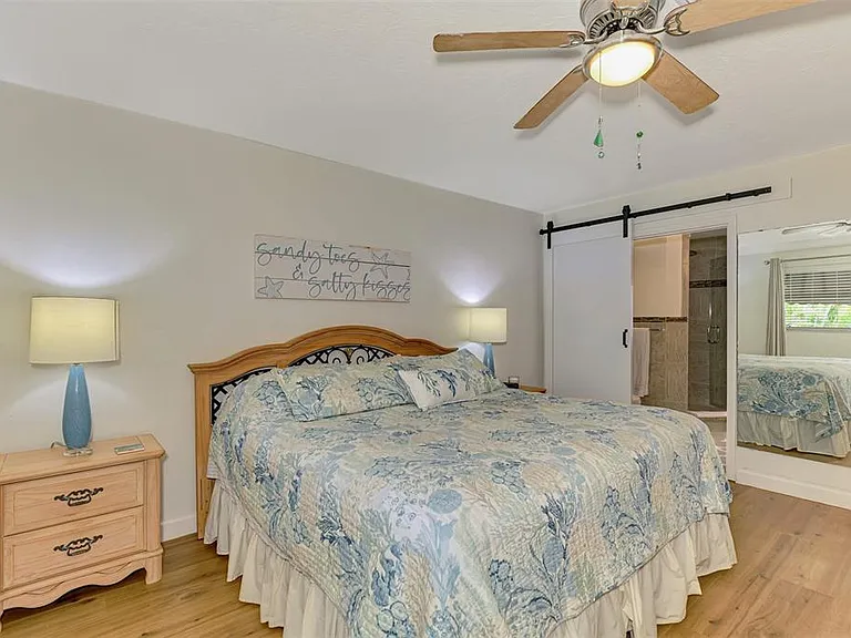 4946 Commonwealth Dr — Photo 32