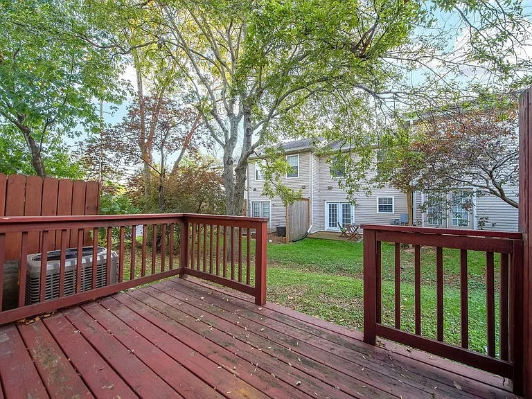 413 Oman St — Photo 16