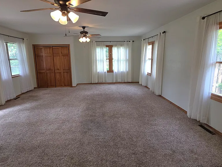 1635 E Hanover St — Photo 11