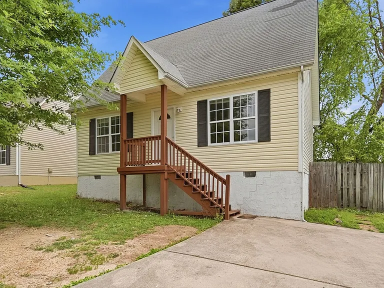 1575 Petty St SE — Photo 1