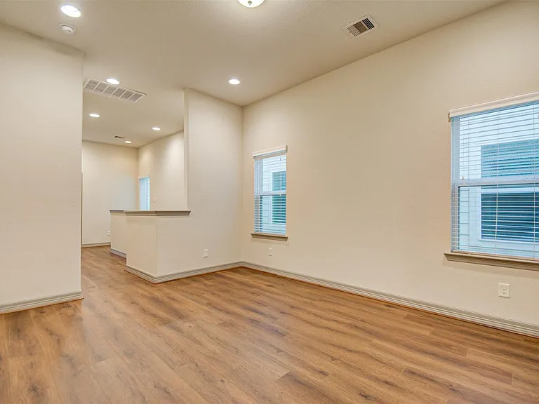 5941 Kansas St — Photo 10