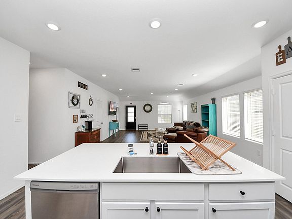 4th image of 2947 Palominos Way
