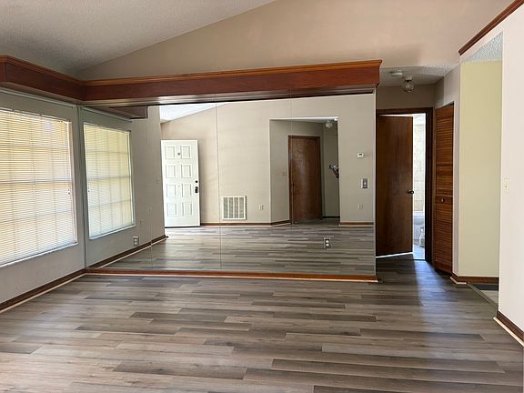 5th image of 2277 Pomeroy Rd