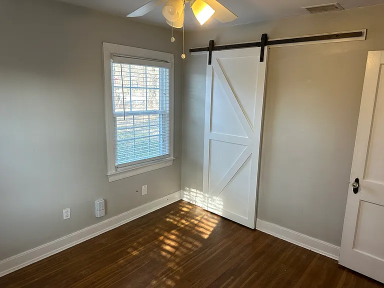 2904 Montrose Ave — Photo 15