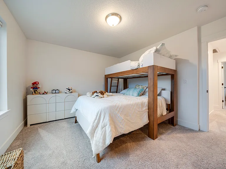 18008 NE 48th Ct — Photo 7