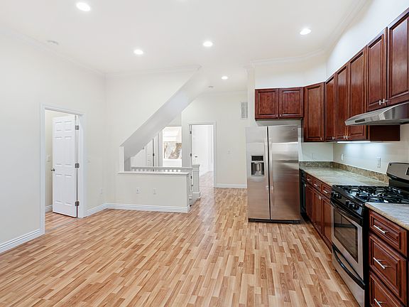 3rd image of 282 Chenery St