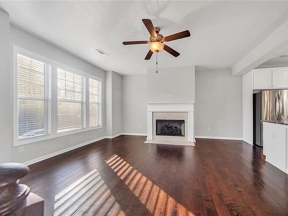 4th image of 2660 Village Place Dr