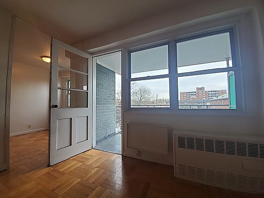 3rd image of 2015 Bruckner Blvd APT 9B