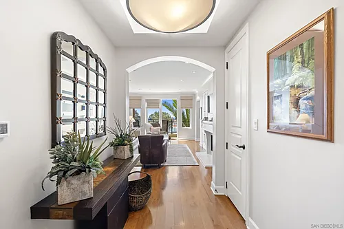 1010 Genter St #302 Photo 1