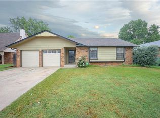 321 W Chickasaw Ln, Yukon, OK 73099