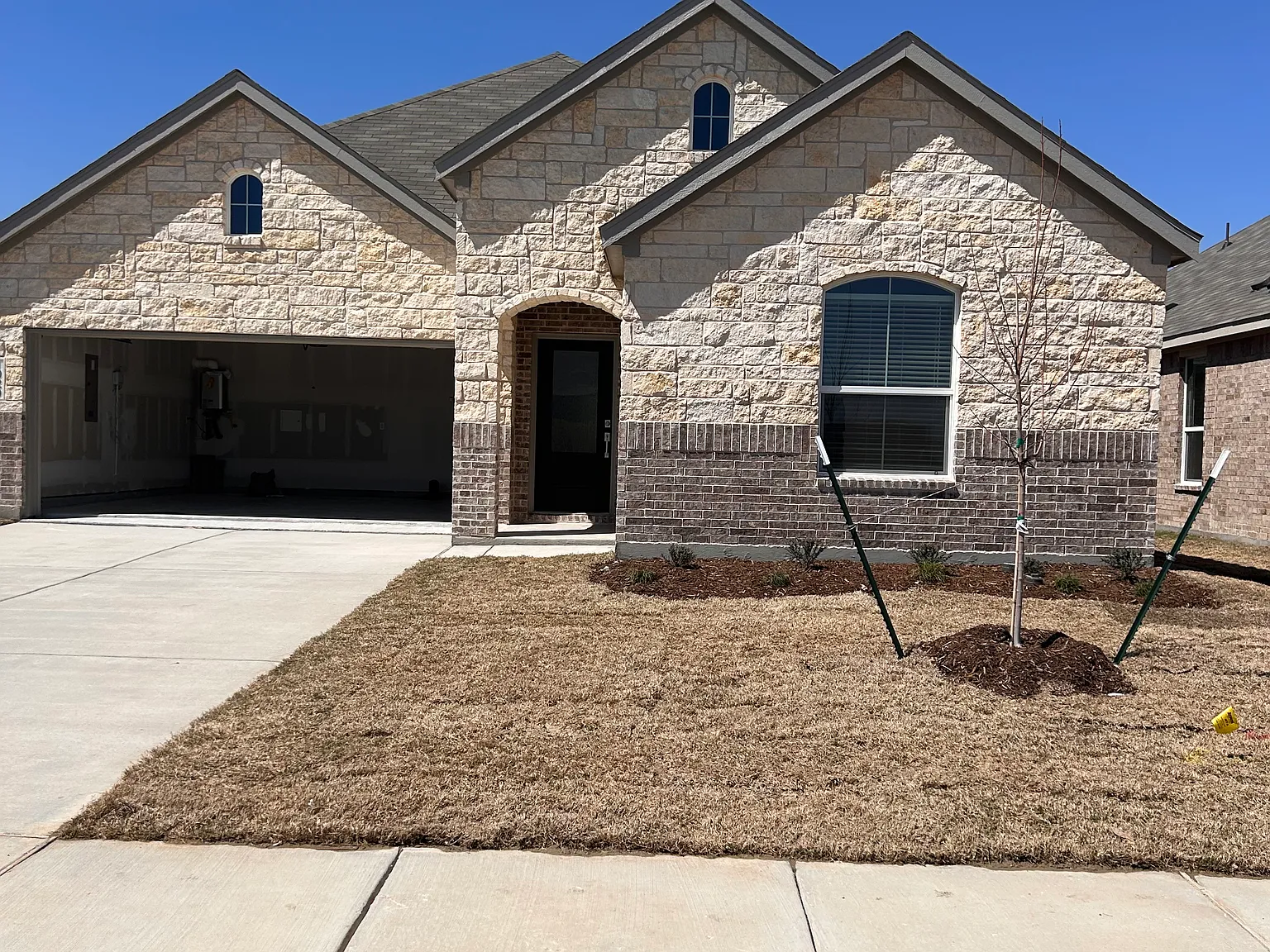 4 bed, 1902 sqft, $2,295 — Photo 1