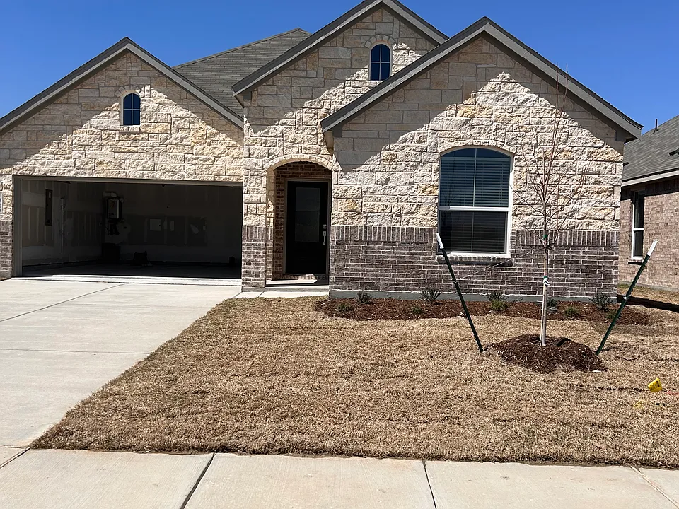 1020 Flameleaf Dr
