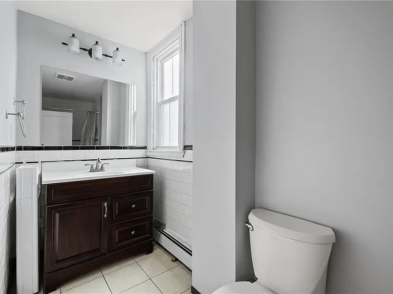 182 Bowen St #11 — Photo 9