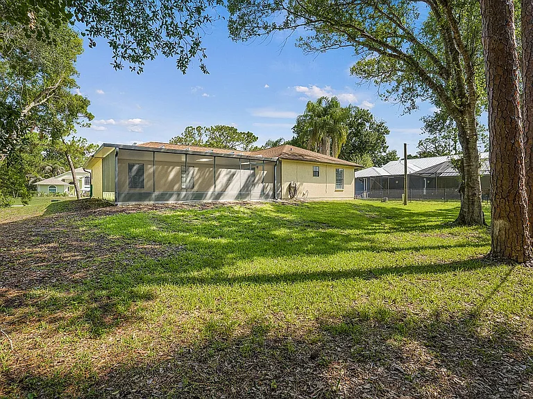 722 Carnival Ter — Photo 39