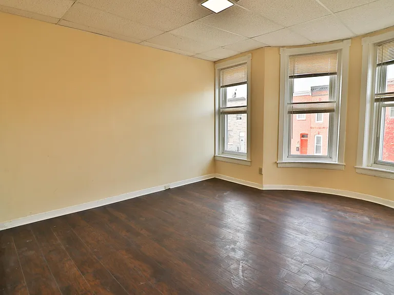 1303 James St — Photo 48