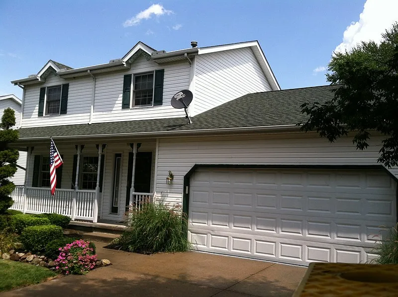 2125 Foxwood Dr photo 1
