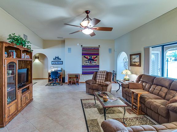 5th image of 685 Meadows Dr