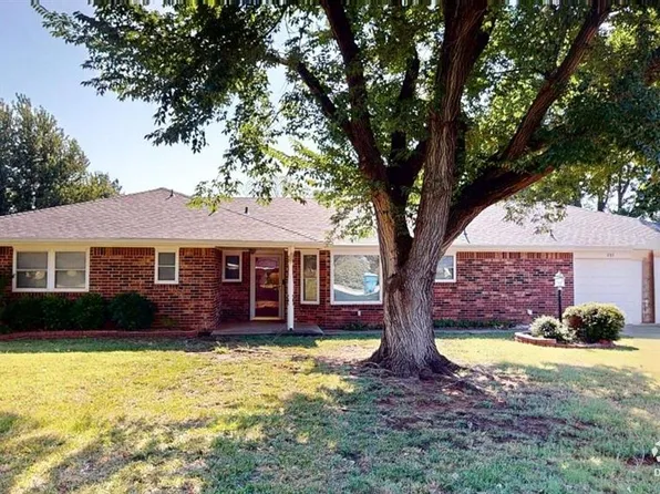 201 Ridgecrest Dr, Tuttle, OK 73089