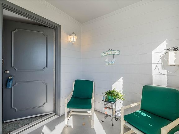 3rd image of 623 La Jolla Ave