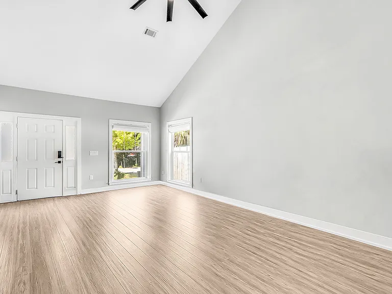 808 Willow St — Photo 17