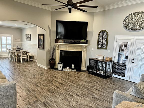 4th image of 150 Gainsville Dr