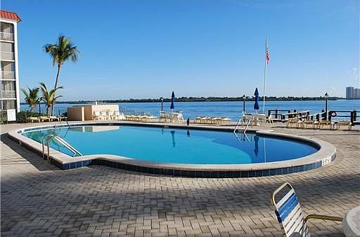 3rd image of 105 Paradise Harbour Blvd APT 210