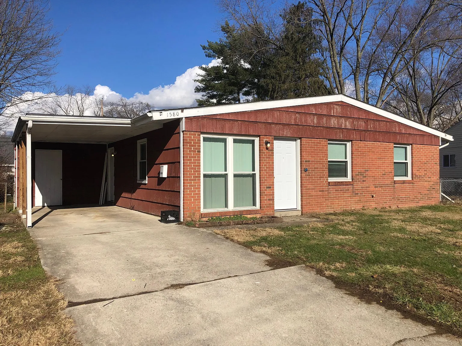 1580 Huxley Dr photo 1