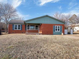 1809 Meadowlake Dr, Augusta, KS 67010