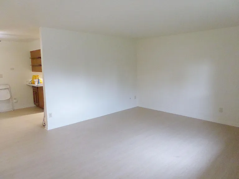 3400 E Locust St — Photo 4