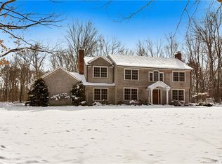 593 Towne House Rd, Fairfield, CT 06824