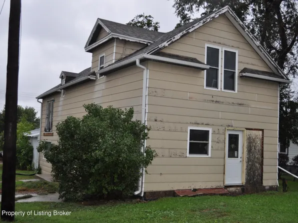 301 N Main St, Hettinger, ND 58639