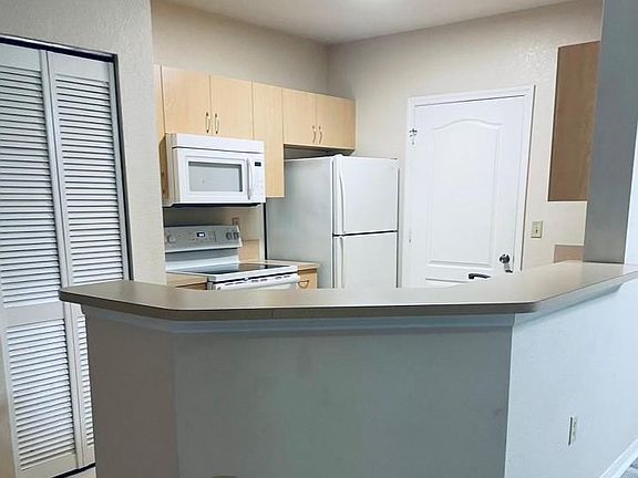 3rd image of 110 SW Peacock Blvd APT 205