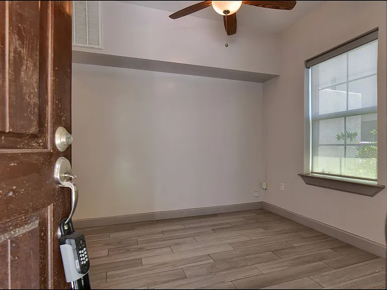 312 Vin Almoradi Ct — Photo 6