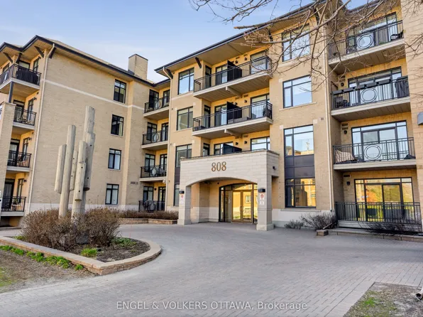 808 Bronson Ave #310, Ottawa, ON K1S 5A4