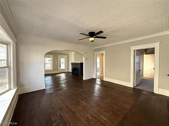 5th image of 295 Grove St