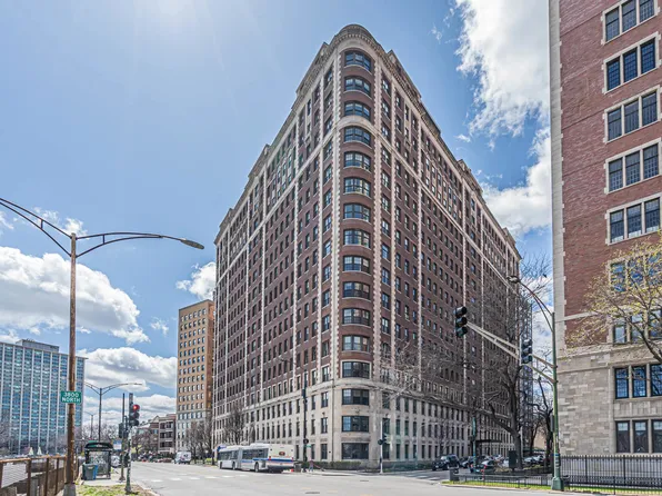 3750 N Lake Shore Dr APT 2C, Chicago, IL 60613