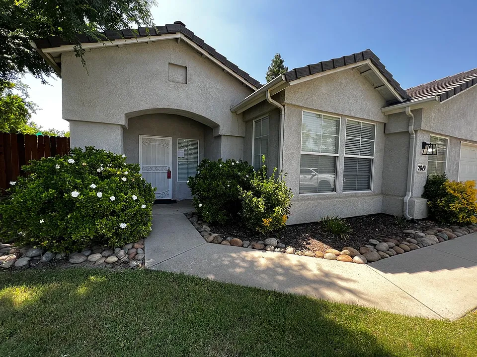 2819 S Maselli Ct