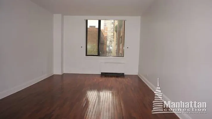 Rented by Manhattan Connection | media 36