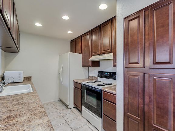 3rd image of 3921 W Ivanhoe St Unit 160
