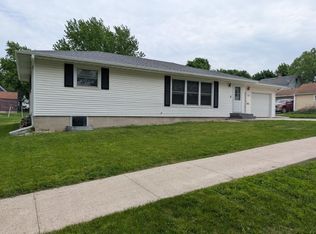 377 1st St SW, Wells, MN 56097