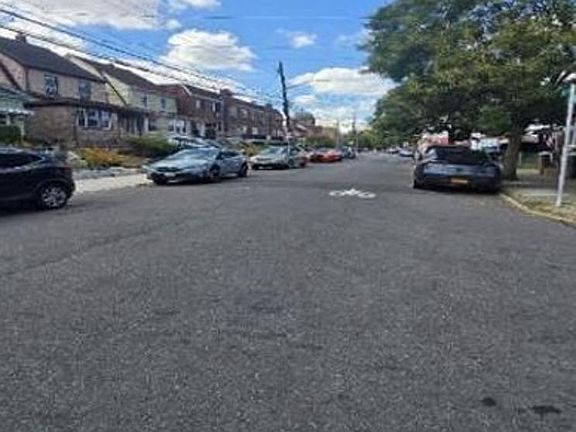 Exterior Neighborhood (street photo)