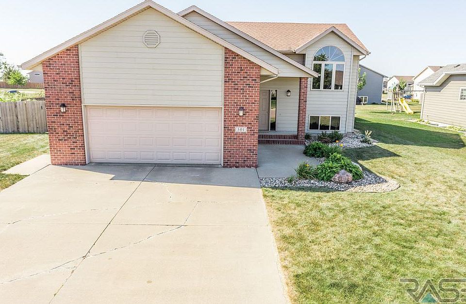 1st image of 501 Rosewood Dr