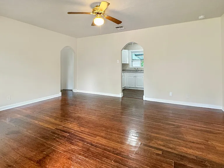 350 Storeywood Dr — Photo 1