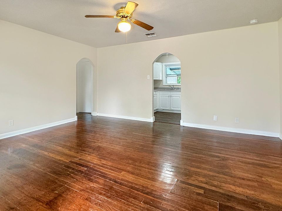 1st image of 350 Storeywood Dr