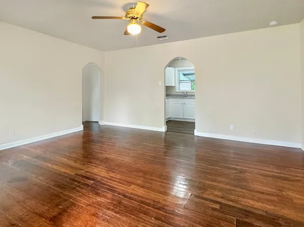 350 Storeywood Dr, San Antonio, TX 78213
