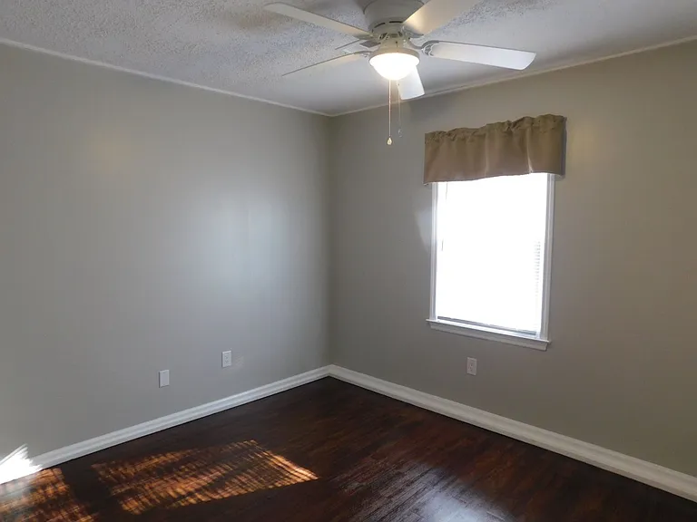 605 Hayden Ct — Photo 17