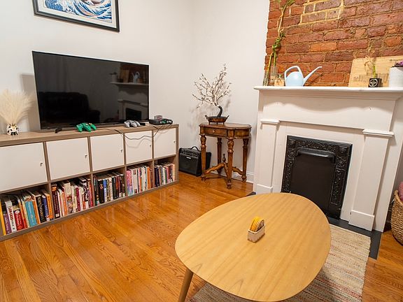 2nd image of 712 China St