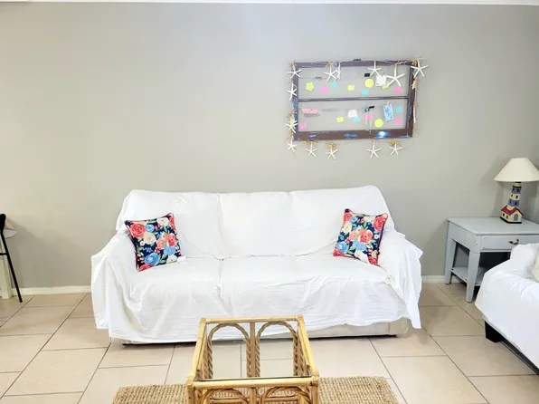 196 Robin Ln, Panama City Beach, FL 32407