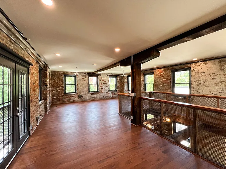 209 Woodward St — Photo 17