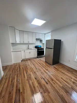 Rented by Standard Living Realty Inc | media 33